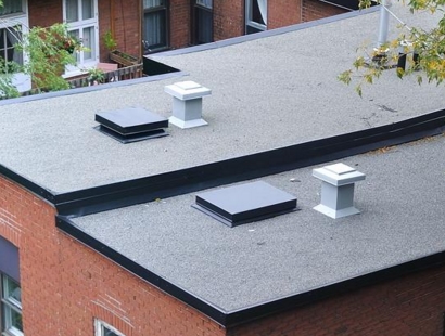 Плоская крыша: особенности конструкции и преимущества