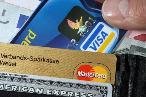 kreditkarten in portemonnaie